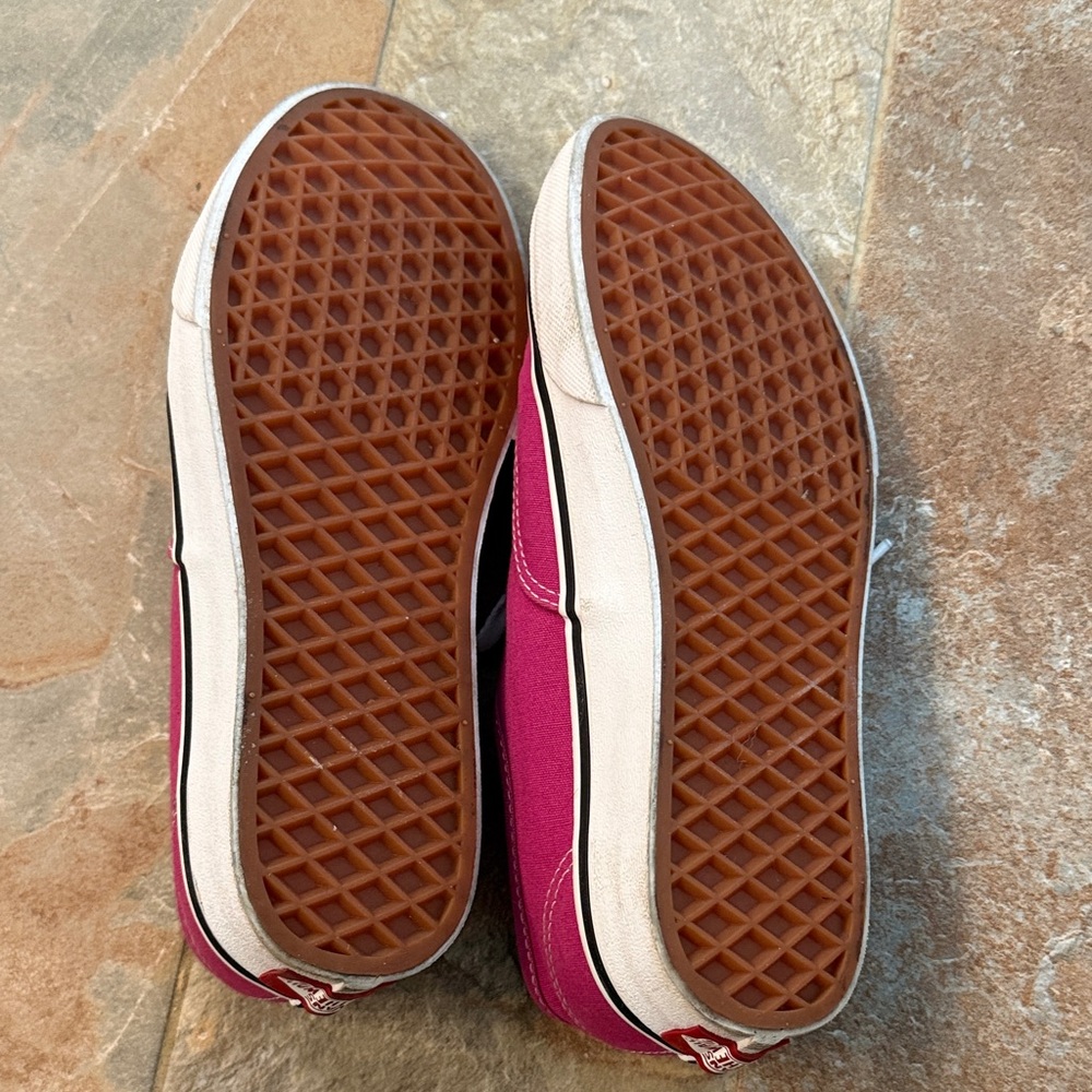 Vans Low-Top Canvas Sneakers in Fuchsia with White Laces - Picture 4 of 5